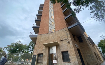 16 famílies entren a viure als pisos dels mestres rehabilitats